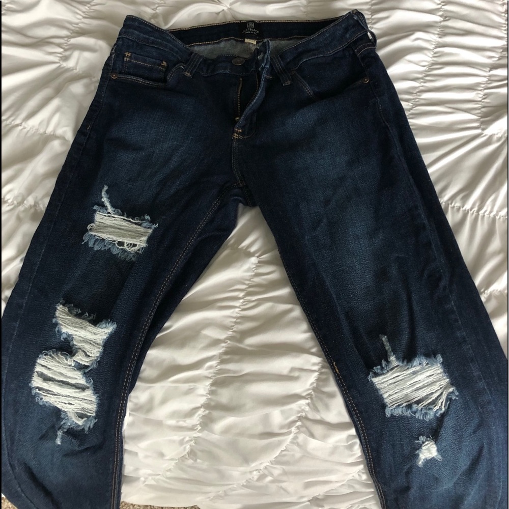 Women’s distressed jeans